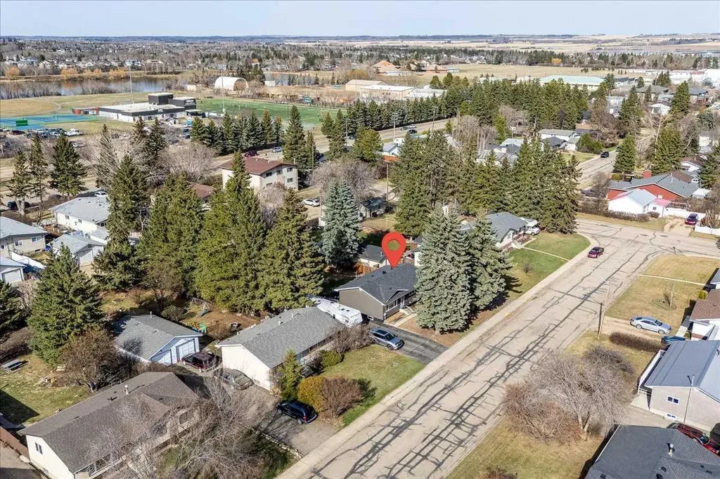 5616 55 Avenue Lacombe AB T4L 1L9