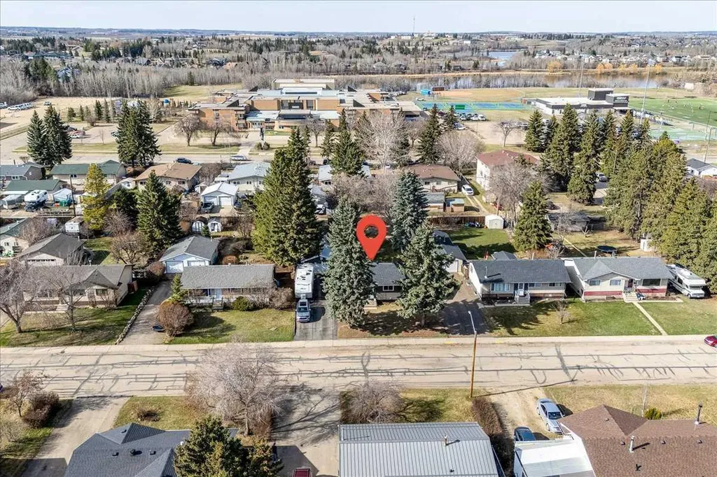 5616 55 Avenue Lacombe AB T4L 1L9