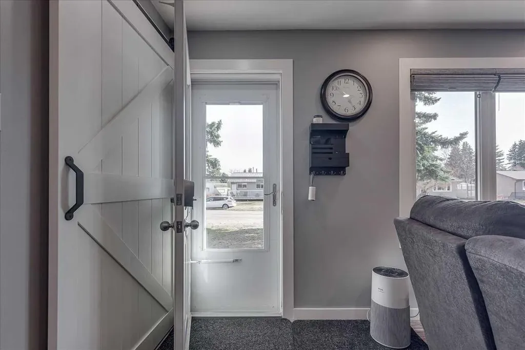 5616 55 Avenue Lacombe AB T4L 1L9