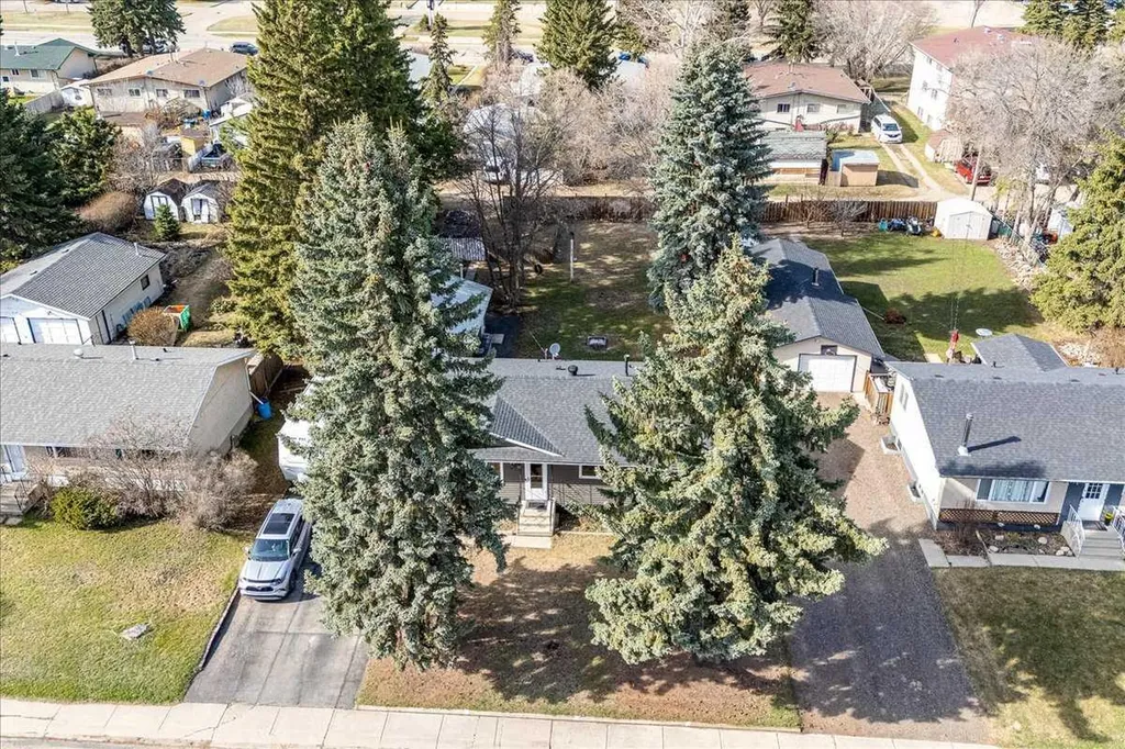 5616 55 Avenue Lacombe AB T4L 1L9