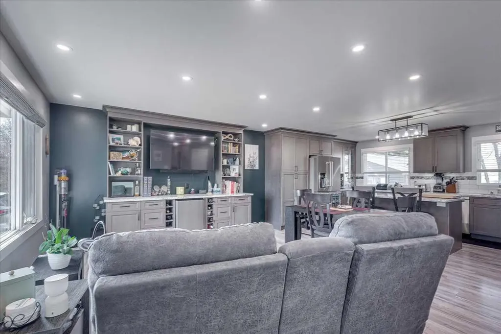 5616 55 Avenue Lacombe AB T4L 1L9