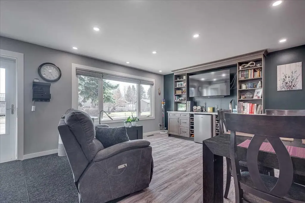 5616 55 Avenue Lacombe AB T4L 1L9