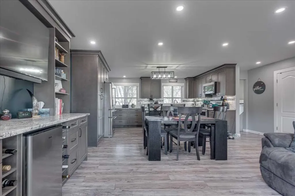 5616 55 Avenue Lacombe AB T4L 1L9