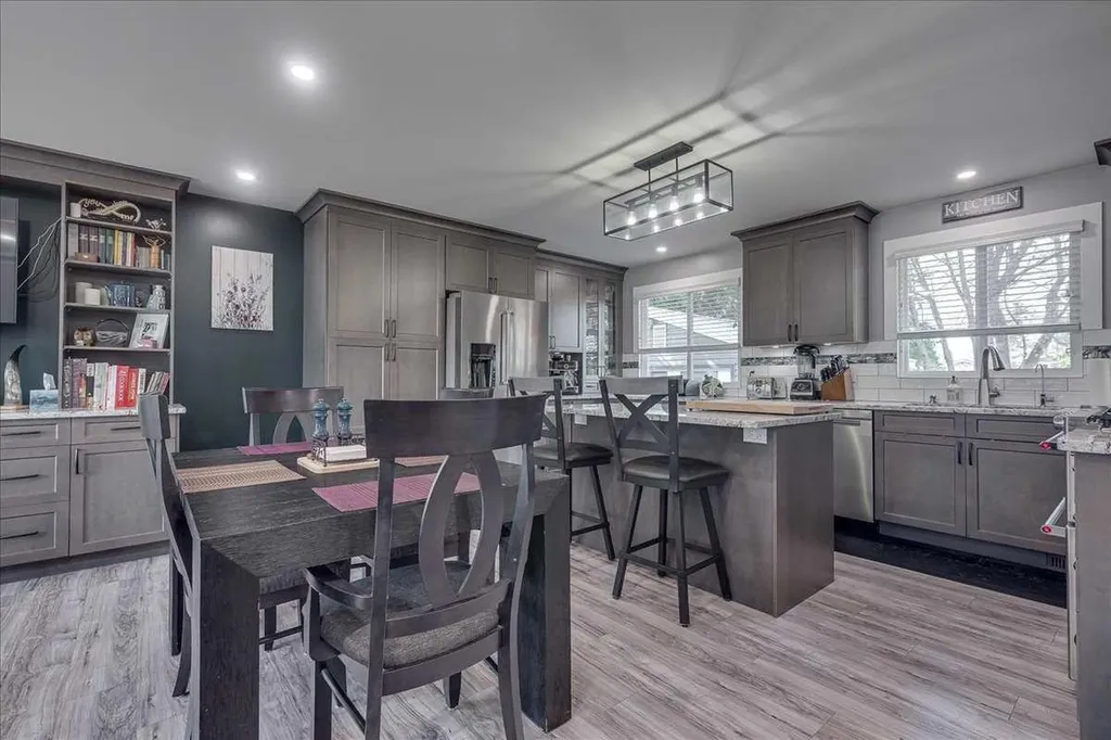 5616 55 Avenue Lacombe AB T4L 1L9