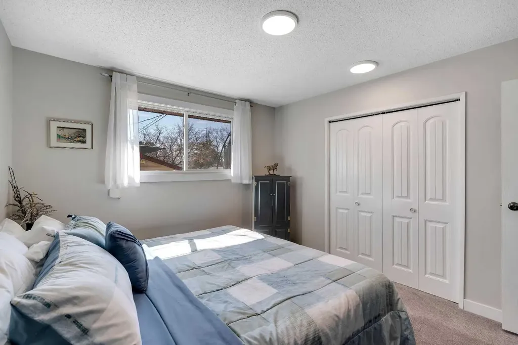 20 Ogmoor Crescent SE Calgary AB T2C 2E9