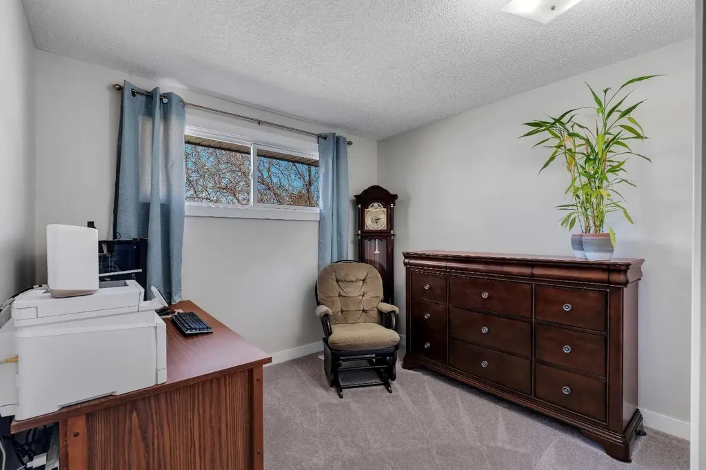 20 Ogmoor Crescent SE Calgary AB T2C 2E9