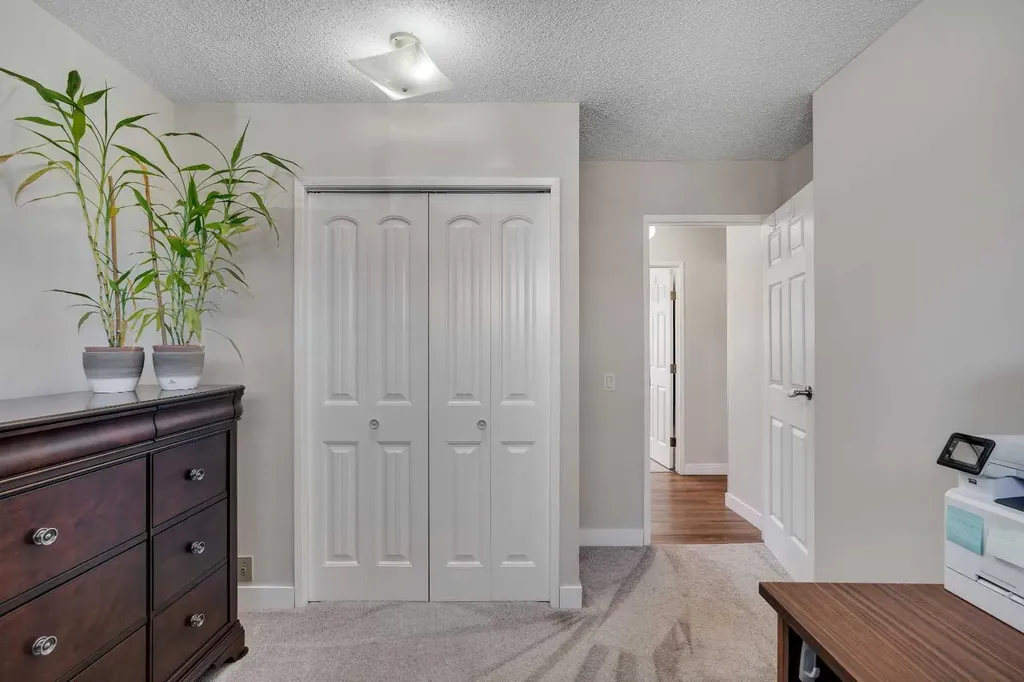 20 Ogmoor Crescent SE Calgary AB T2C 2E9