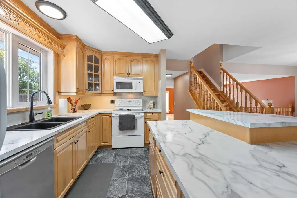 5303 23 Street Lloydminster AB T9V 2P9