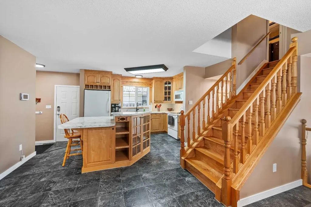5303 23 Street Lloydminster AB T9V 2P9