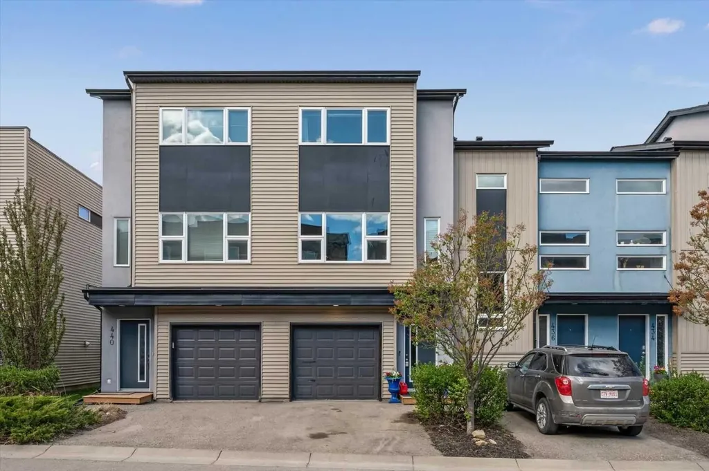 438 Covecreek Circle NE Calgary AB T3K 0J6