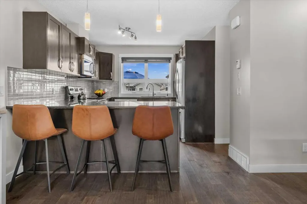 438 Covecreek Circle NE Calgary AB T3K 0J6