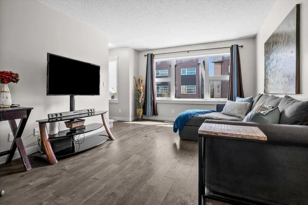 438 Covecreek Circle NE Calgary AB T3K 0J6