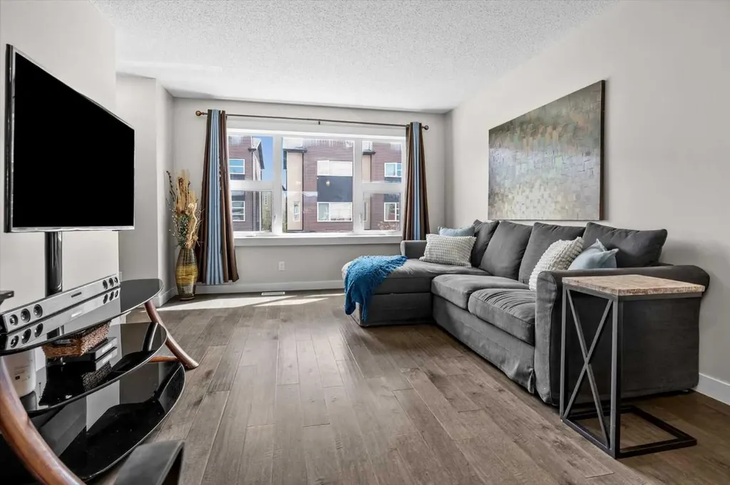 438 Covecreek Circle NE Calgary AB T3K 0J6
