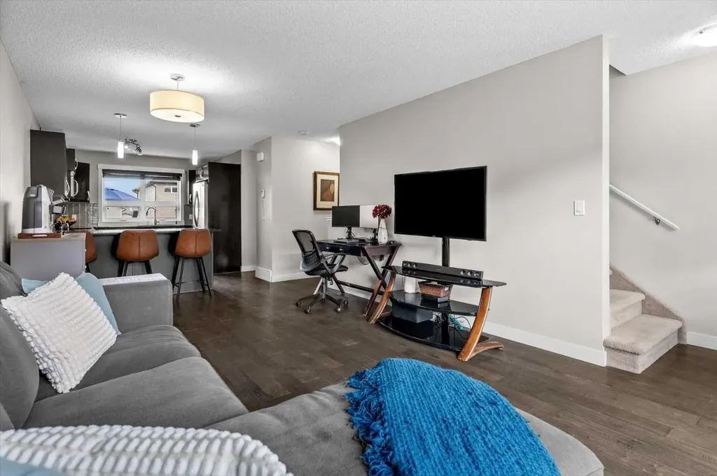438 Covecreek Circle NE Calgary AB T3K 0J6