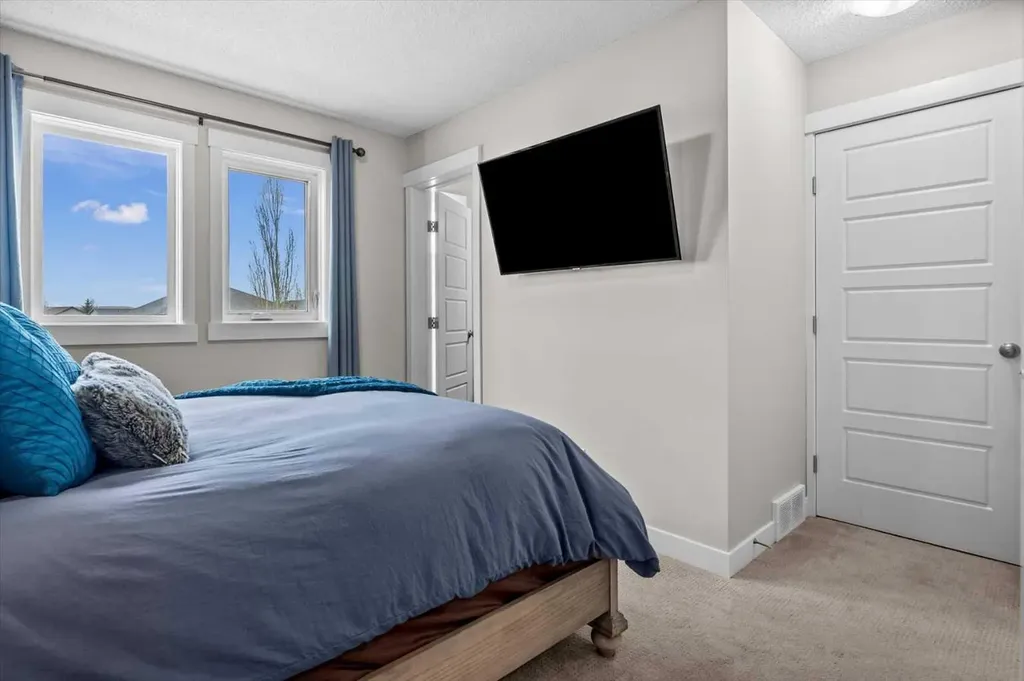 438 Covecreek Circle NE Calgary AB T3K 0J6