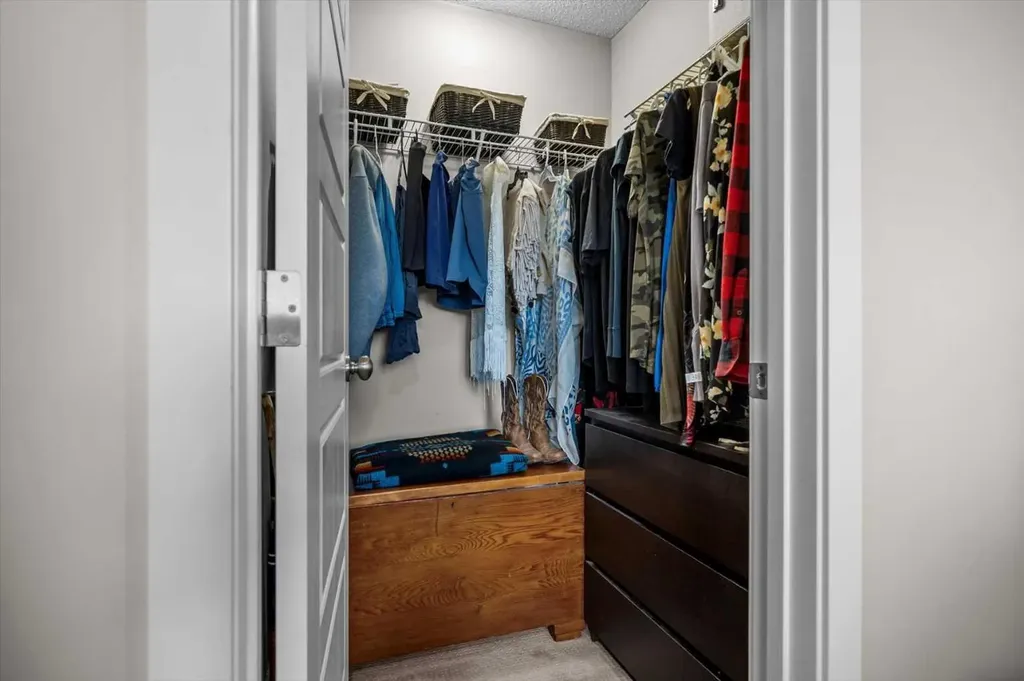 438 Covecreek Circle NE Calgary AB T3K 0J6