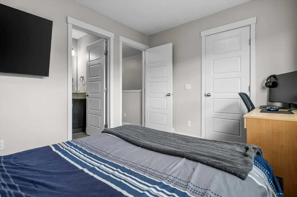 438 Covecreek Circle NE Calgary AB T3K 0J6