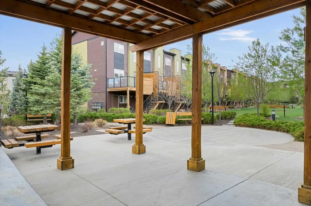 438 Covecreek Circle NE Calgary AB T3K 0J6