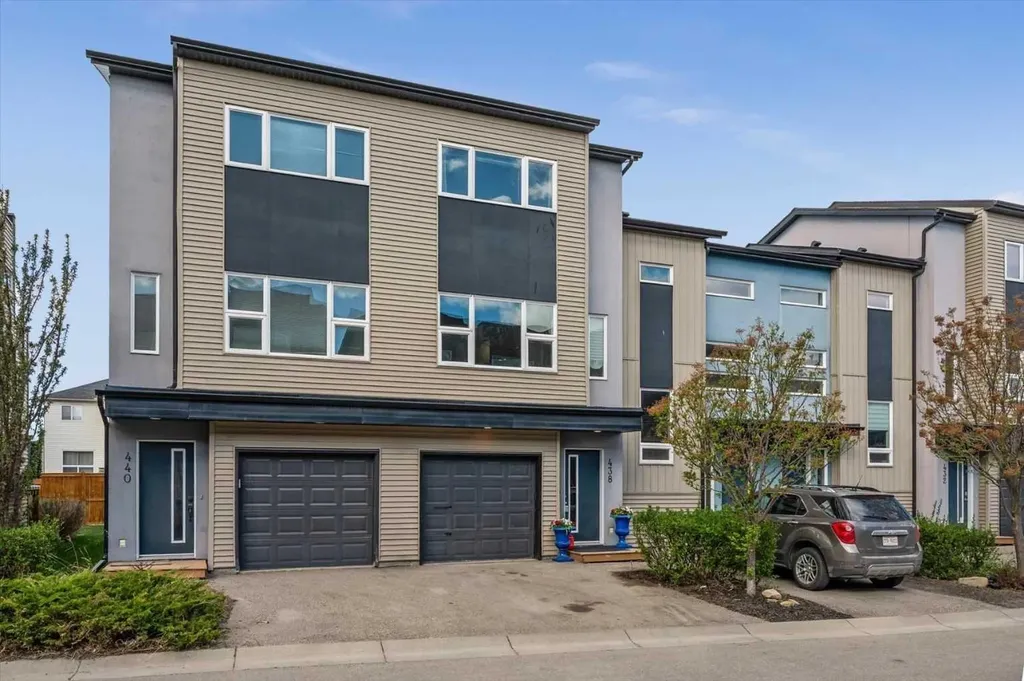 438 Covecreek Circle NE Calgary AB T3K 0J6
