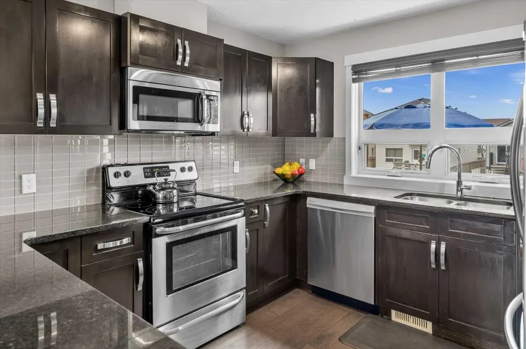 438 Covecreek Circle NE Calgary AB T3K 0J6