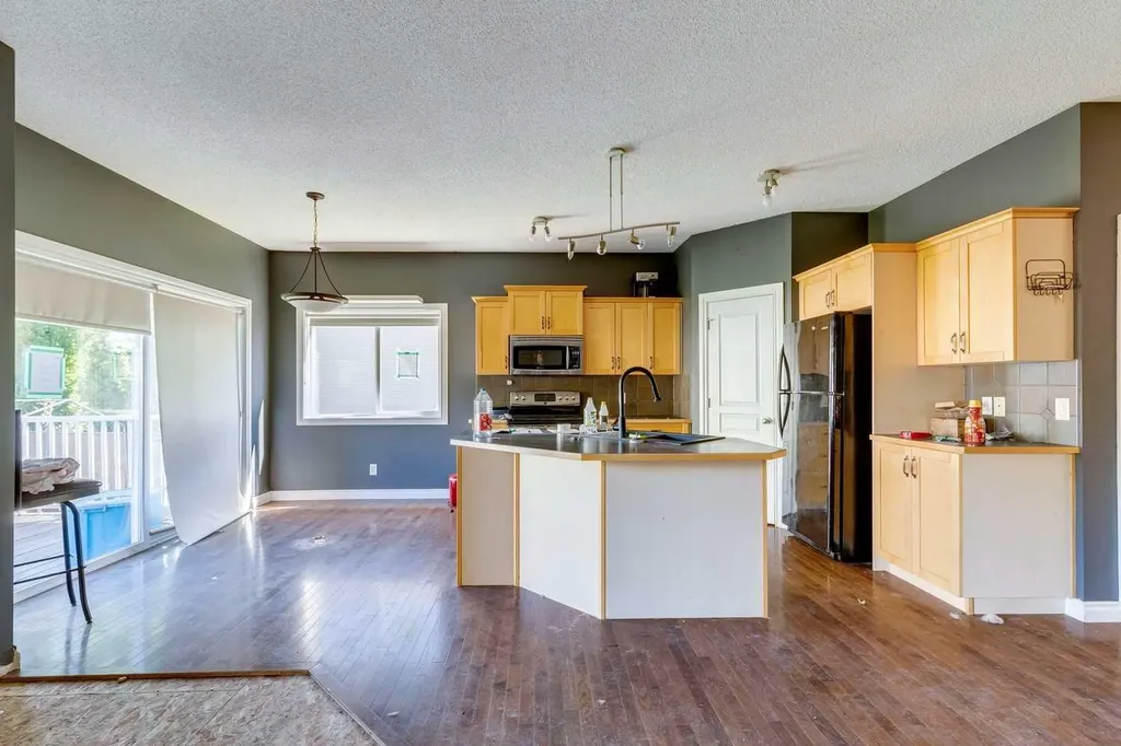 56 Crystal Shores Place Okotoks AB T1S 2G3