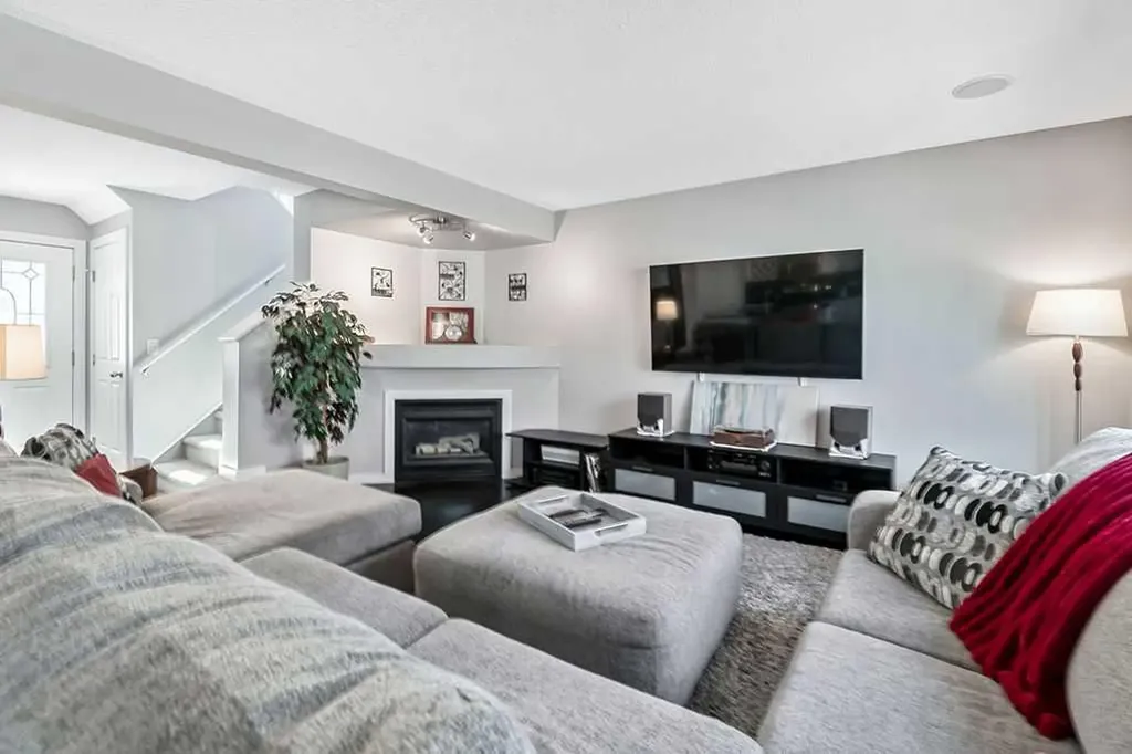 113 Harvest Oak Rise NE Calgary AB T3K 4T9
