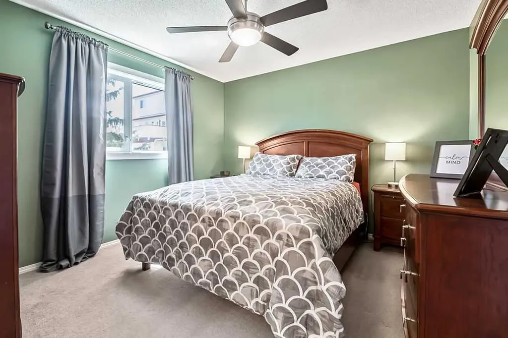 113 Harvest Oak Rise NE Calgary AB T3K 4T9