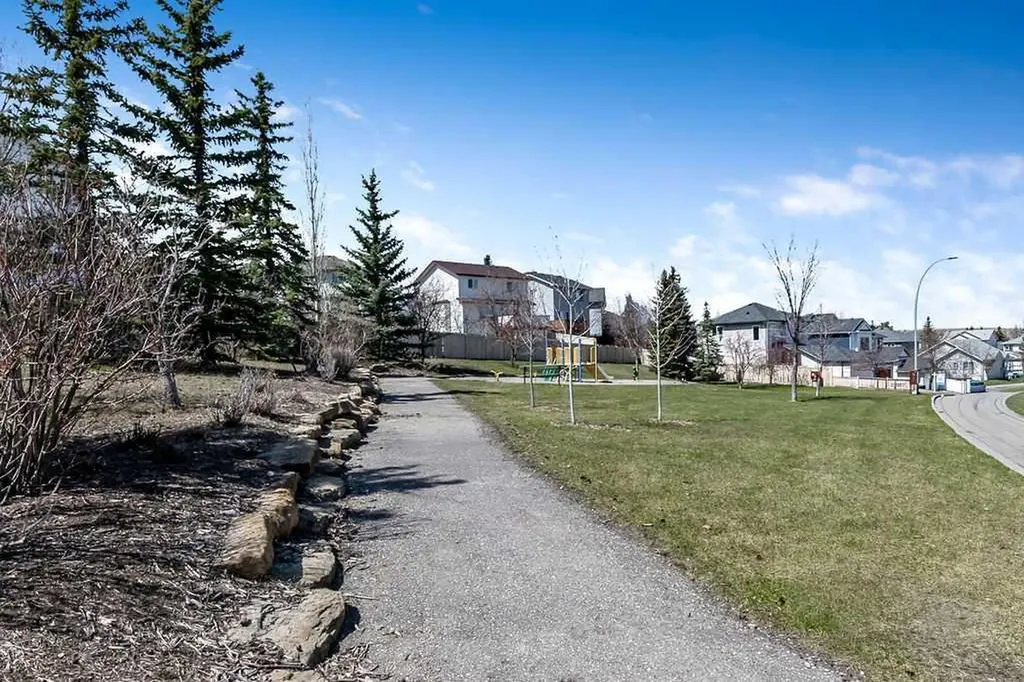 113 Harvest Oak Rise NE Calgary AB T3K 4T9
