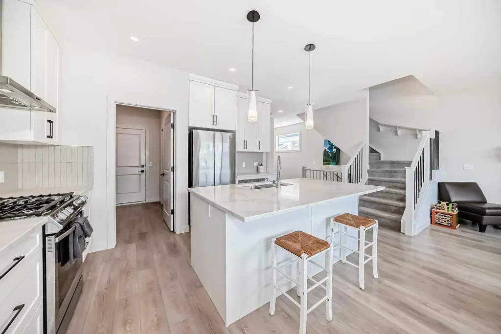 81 Willow Court Cochrane AB T4C 2S7