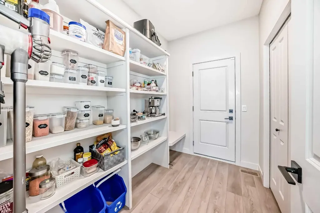 81 Willow Court Cochrane AB T4C 2S7