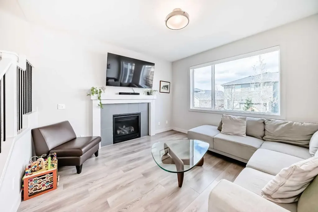 81 Willow Court Cochrane AB T4C 2S7