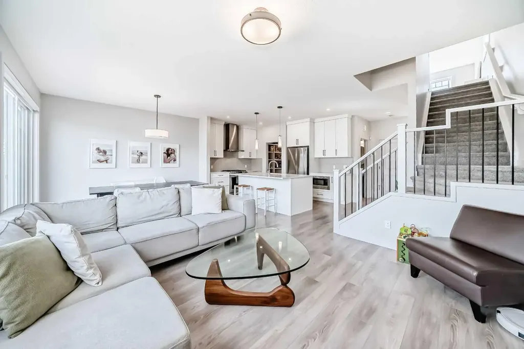 81 Willow Court Cochrane AB T4C 2S7