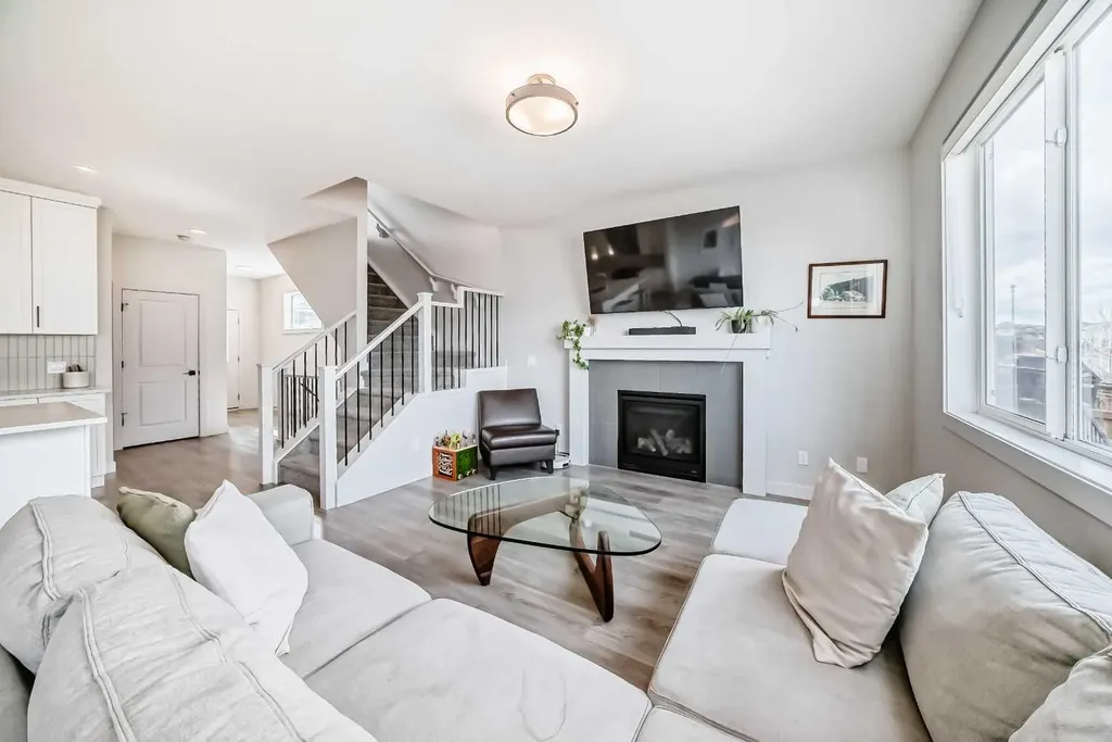81 Willow Court Cochrane AB T4C 2S7