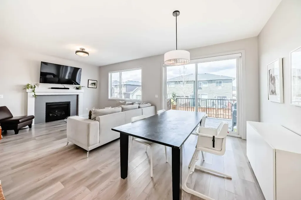81 Willow Court Cochrane AB T4C 2S7