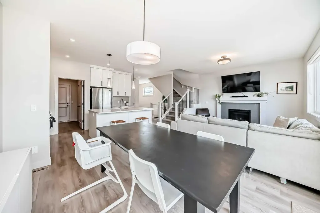 81 Willow Court Cochrane AB T4C 2S7