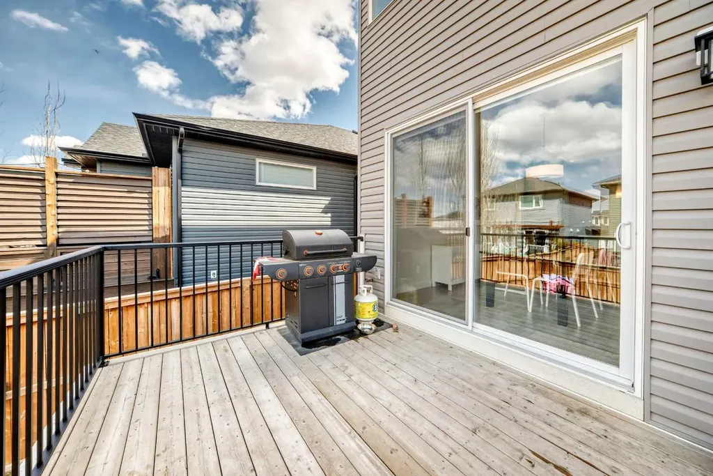 81 Willow Court Cochrane AB T4C 2S7