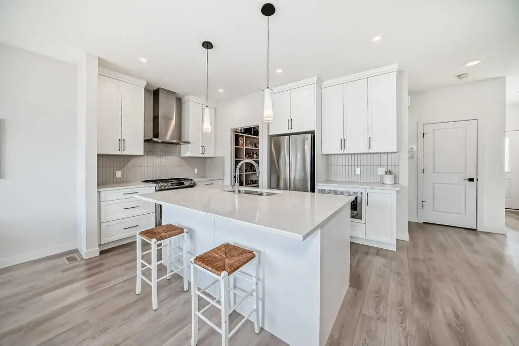 81 Willow Court Cochrane AB T4C 2S7
