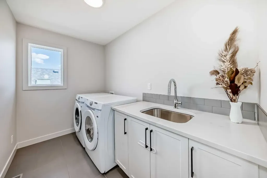 81 Willow Court Cochrane AB T4C 2S7