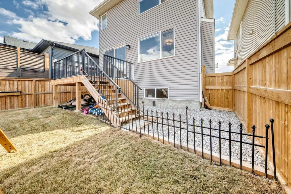 81 Willow Court Cochrane AB T4C 2S7