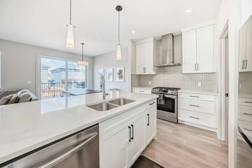 81 Willow Court Cochrane AB T4C 2S7