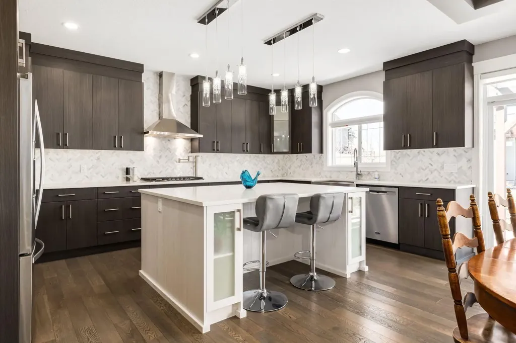 109 Kinniburgh Bay Chestermere AB T1X0M2