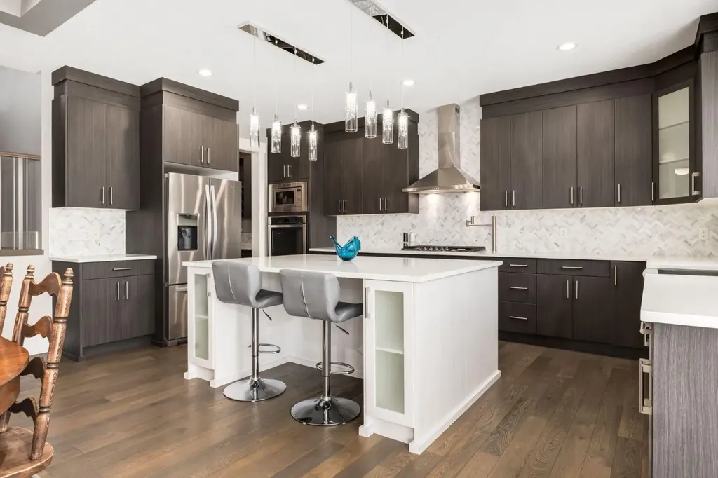 109 Kinniburgh Bay Chestermere AB T1X0M2