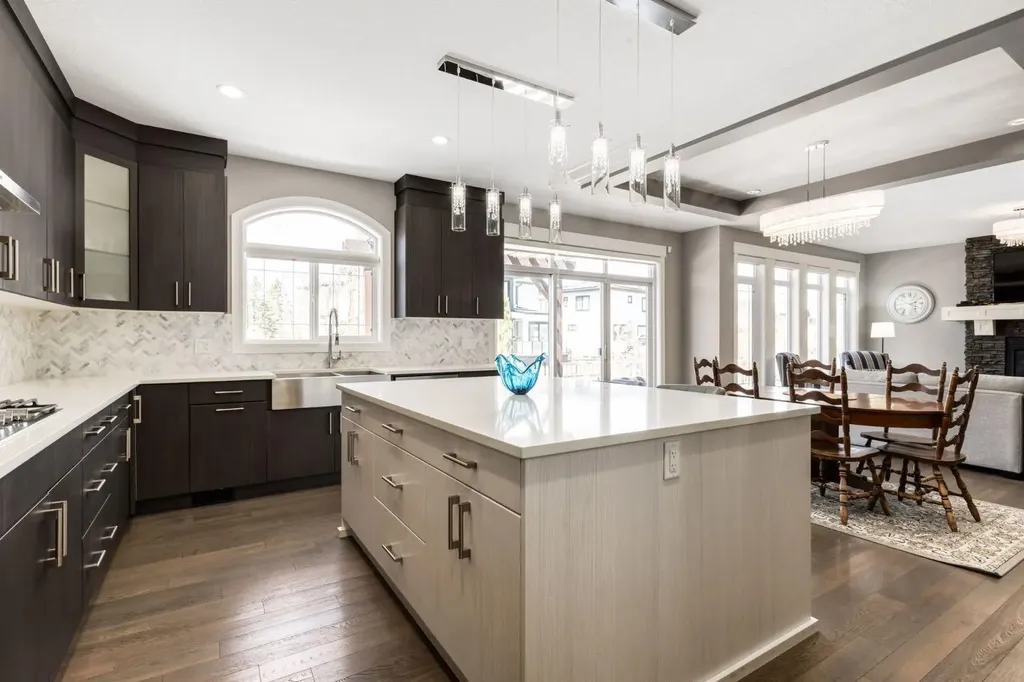 109 Kinniburgh Bay Chestermere AB T1X0M2