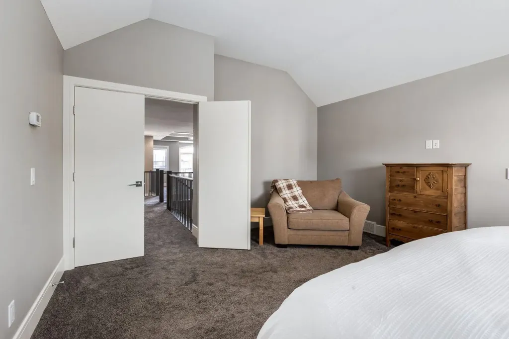 109 Kinniburgh Bay Chestermere AB T1X0M2