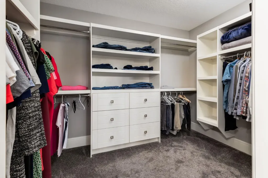 109 Kinniburgh Bay Chestermere AB T1X0M2