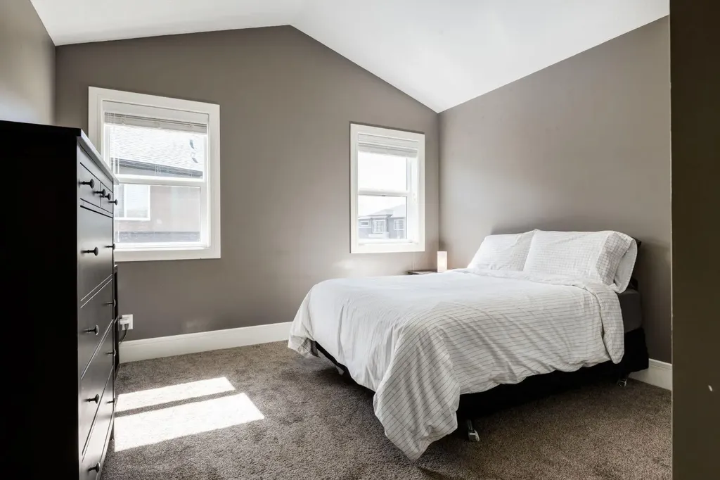 109 Kinniburgh Bay Chestermere AB T1X0M2