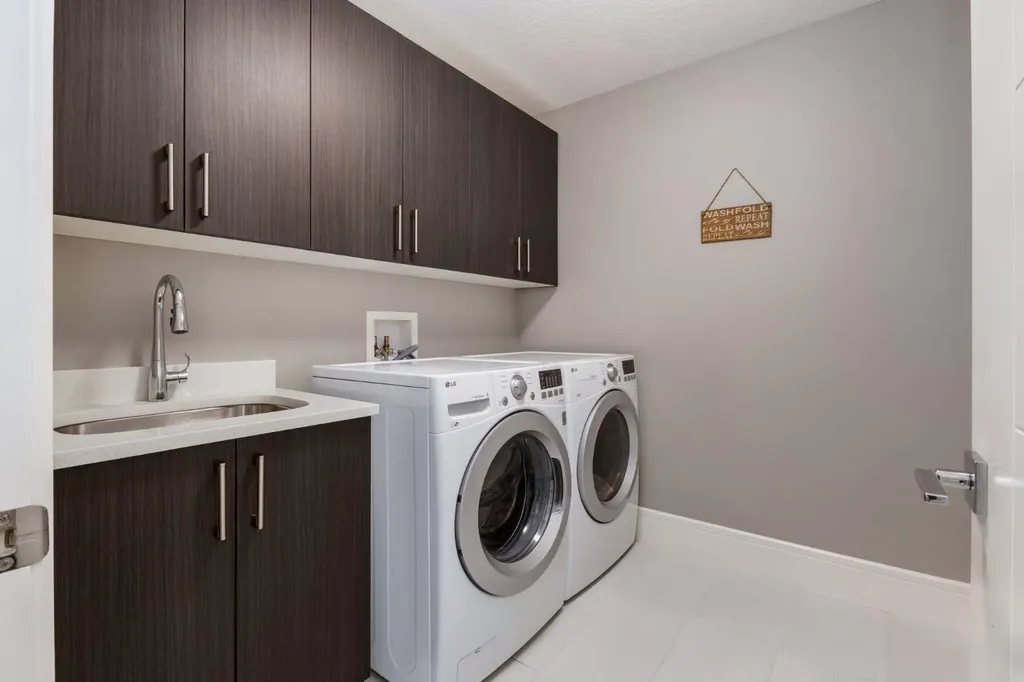 109 Kinniburgh Bay Chestermere AB T1X0M2