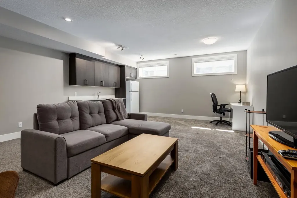 109 Kinniburgh Bay Chestermere AB T1X0M2