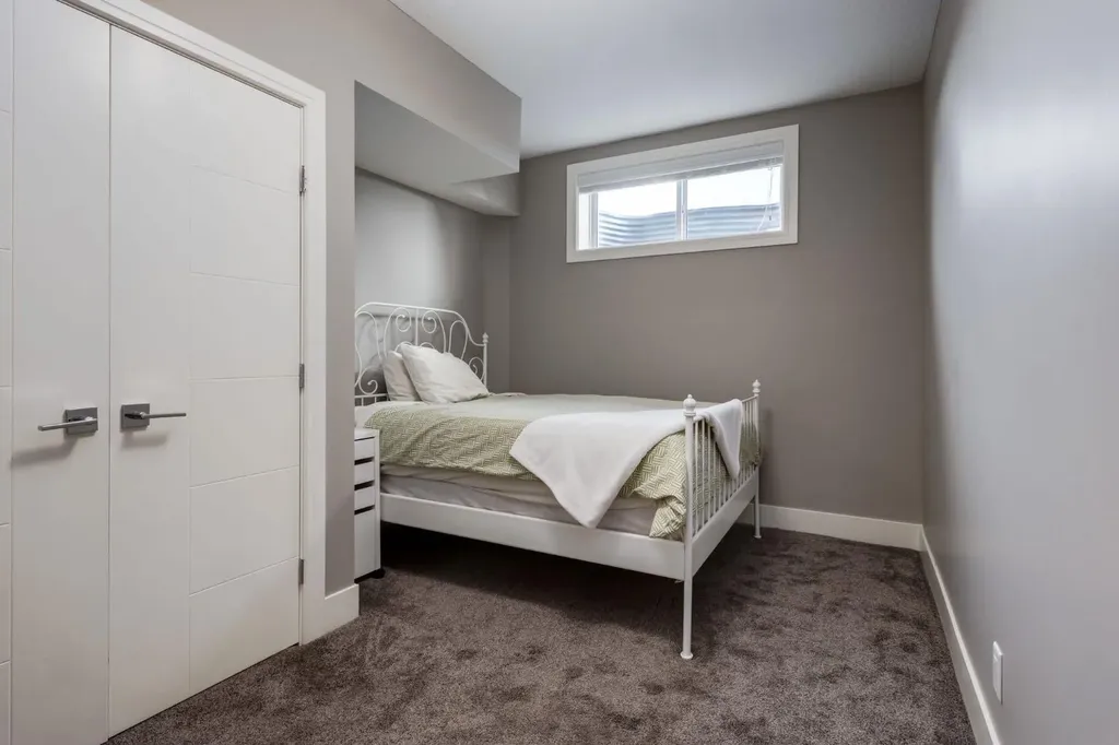 109 Kinniburgh Bay Chestermere AB T1X0M2