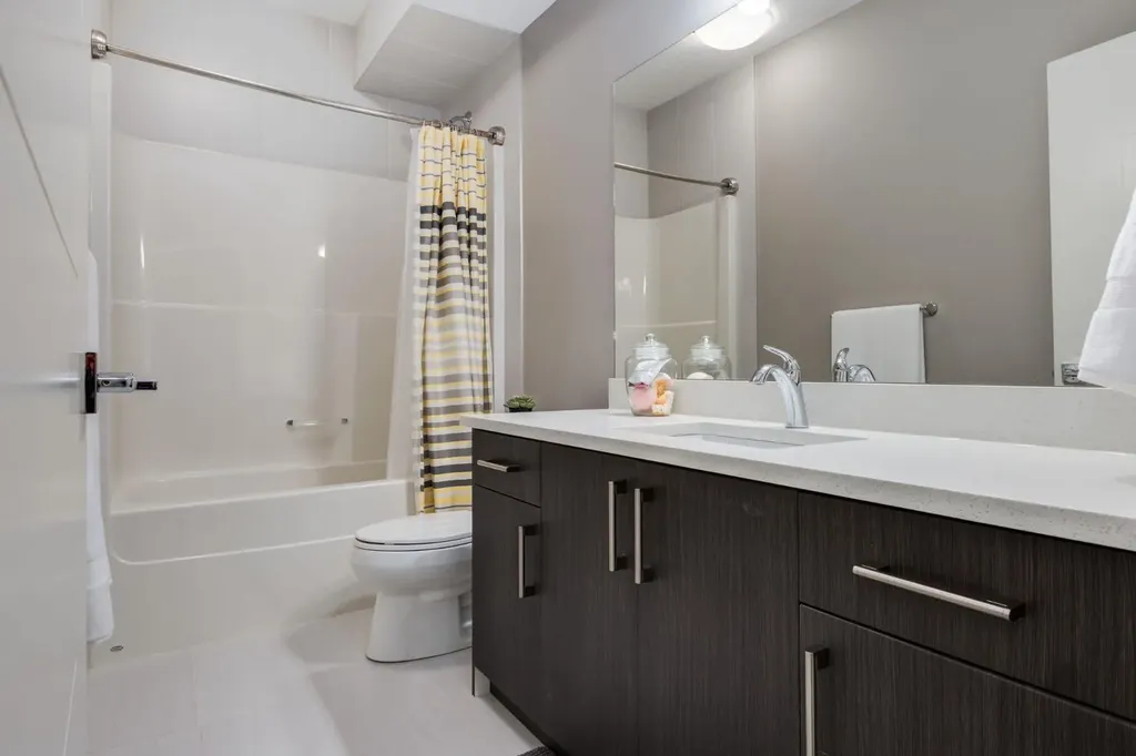 109 Kinniburgh Bay Chestermere AB T1X0M2